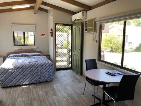Discovery Parks - Perth Airport - Australian Directory 25