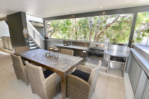 East On Byron - Australian Directory 11