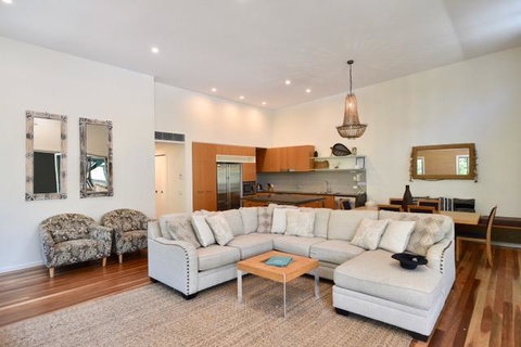 East On Byron - Australian Directory 13