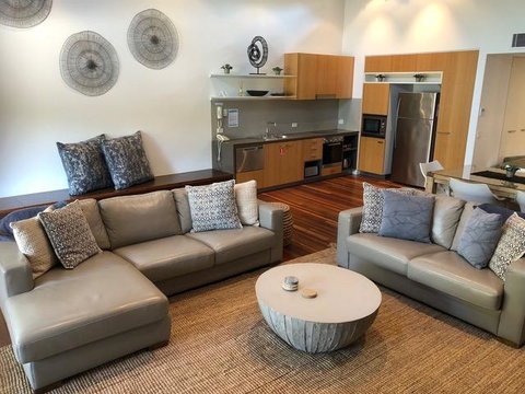 East On Byron - Australian Directory 34