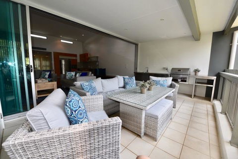 East On Byron - Australian Directory 35