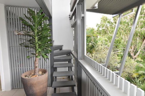 East On Byron - Australian Directory 2