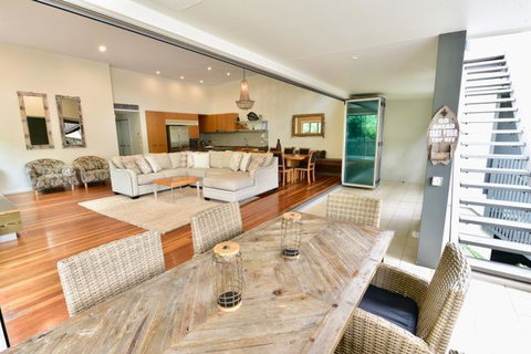 East On Byron - Australian Directory 14