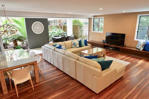 East On Byron - Australian Directory 20