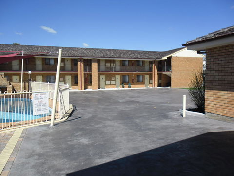 Ben Chifley Motor Inn - Australian Directory 35