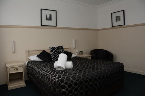Ben Chifley Motor Inn - Australian Directory 19