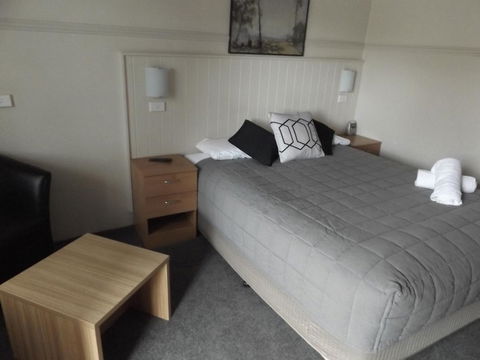 Ben Chifley Motor Inn - Australian Directory 9