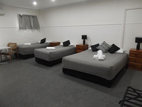 Ben Chifley Motor Inn - Australian Directory 1