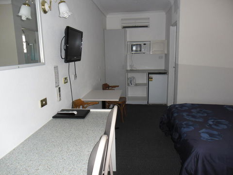 Ben Chifley Motor Inn - Australian Directory 31