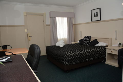 Ben Chifley Motor Inn - Australian Directory 15