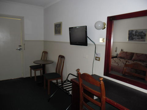 Ben Chifley Motor Inn - Australian Directory 41