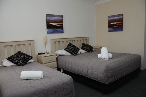 Ben Chifley Motor Inn - Australian Directory 13