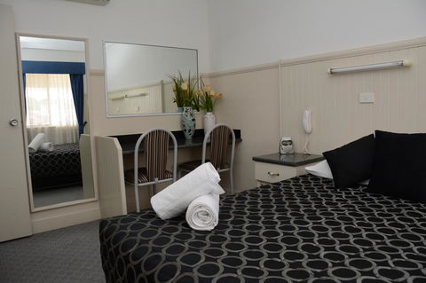 Ben Chifley Motor Inn - Australian Directory 18