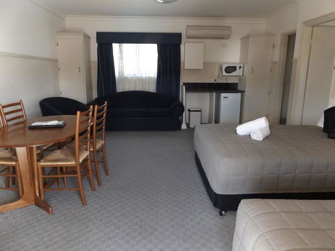 Ben Chifley Motor Inn - Australian Directory 24