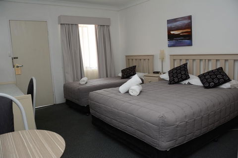 Ben Chifley Motor Inn - Australian Directory 14