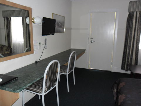Ben Chifley Motor Inn - Australian Directory 40