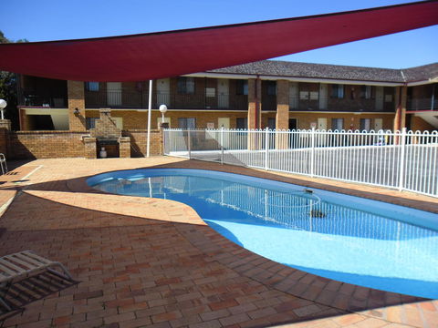 Ben Chifley Motor Inn - Australian Directory 32