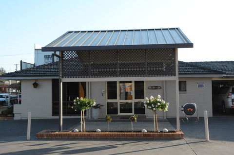 Ben Chifley Motor Inn - Australian Directory 26