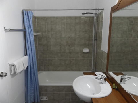 Ben Chifley Motor Inn - Australian Directory 11