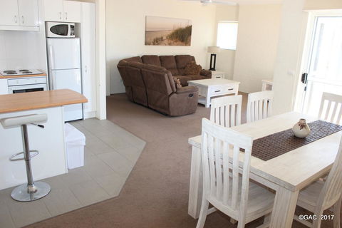 Mollymook Cove Apartments - Australian Directory 29