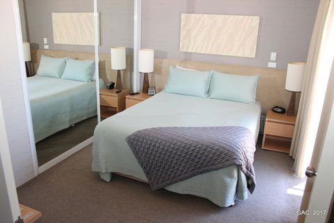 Mollymook Cove Apartments - Australian Directory 33