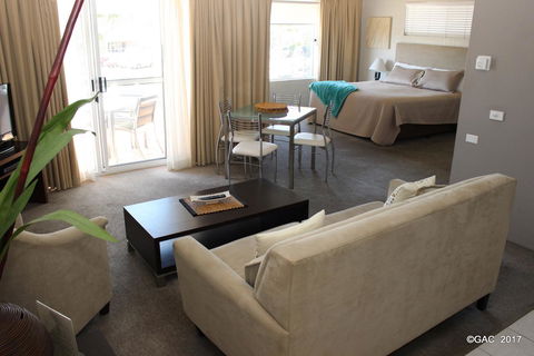 Mollymook Cove Apartments - Australian Directory 19