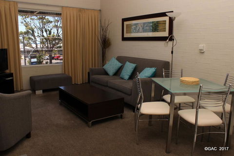 Mollymook Cove Apartments - Australian Directory 3
