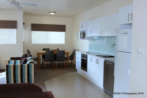 Mollymook Cove Apartments - Australian Directory 15