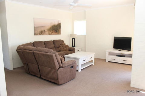 Mollymook Cove Apartments - Australian Directory 9