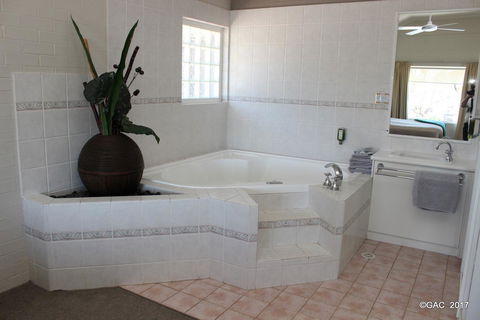 Mollymook Cove Apartments - Australian Directory 8