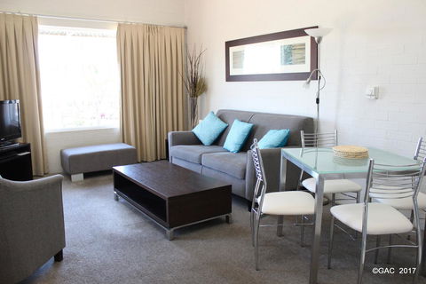 Mollymook Cove Apartments - Australian Directory 32