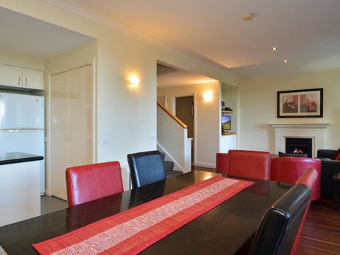 Villa Executive 2br Cypress DS Located Within Cypress Lakes Resort - Australian Directory 5