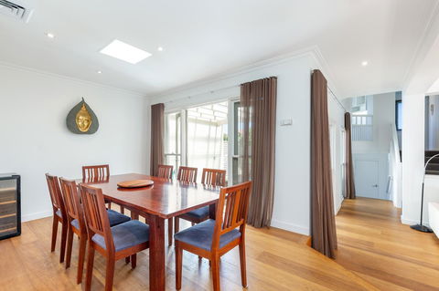 Kensington Self-Contained Modern House (89BROM) - Australian Directory 6