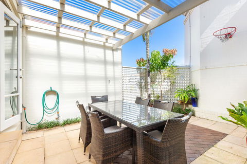 Kensington Self-Contained Modern House (89BROM) - Australian Directory 9