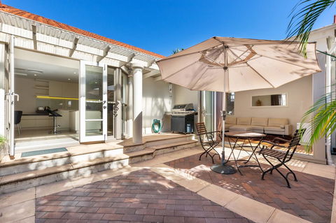 Kensington Self-Contained Modern House (89BROM) - Australian Directory 2