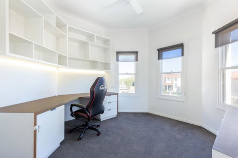 Kensington Self-Contained Modern House (89BROM) - Australian Directory 11