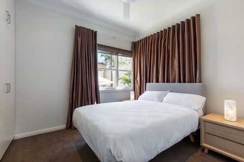 Kensington Self-Contained Modern House (89BROM) - Australian Directory 20