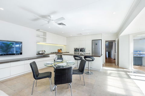 Kensington Self-Contained Modern House (89BROM) - Australian Directory 5