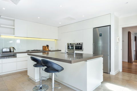 Kensington Self-Contained Modern House (89BROM) - Australian Directory 18