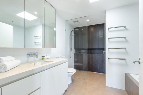 Kensington Self-Contained Modern House (89BROM) - Australian Directory 10