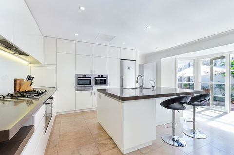 Kensington Self-Contained Modern House (89BROM) - Australian Directory 17