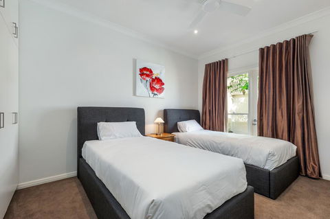 Kensington Self-Contained Modern House (89BROM) - Australian Directory 12