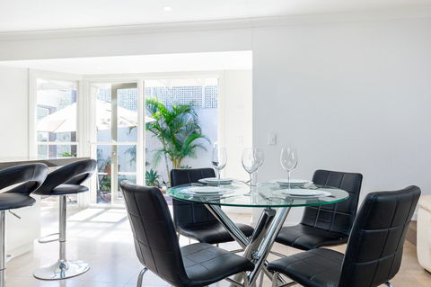 Kensington Self-Contained Modern House (89BROM) - Australian Directory 8