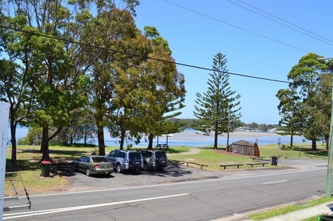 Sundial Holiday Units - Australian Directory 7