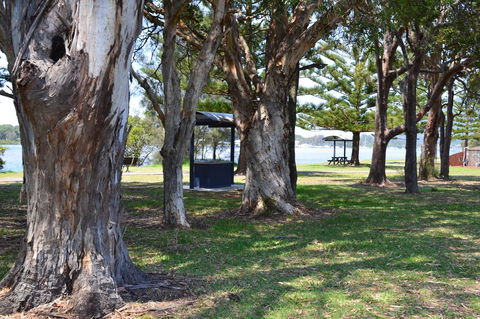 Sundial Holiday Units - Australian Directory 13