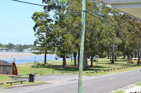Sundial Holiday Units - Australian Directory 5