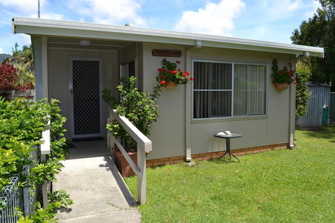 Sundial Holiday Units - Australian Directory 8