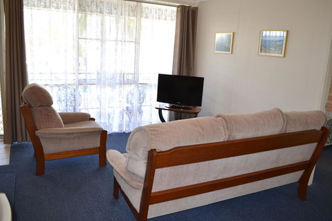 Sundial Holiday Units - Australian Directory 16