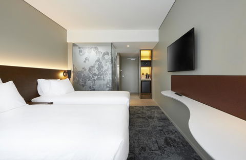 Holiday Inn Express Sydney Airport, An IHG Hotel - Australian Directory 7