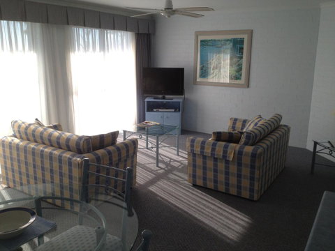 Breakers Apartments - Australian Directory 6